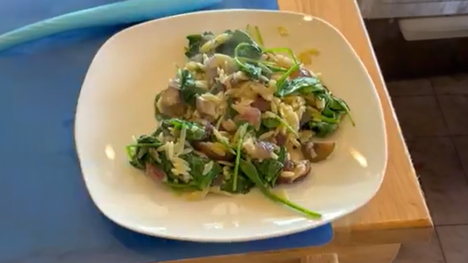 Orzo with Spinach and Mushrooms